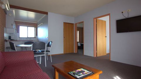 Blue Whale Motor Inn & Apartments - Queensland Tourism 2