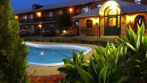 Hermitage Motor Inn - QLD Tourism 0