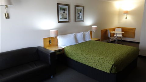 Hermitage Motor Inn - QLD Tourism 1