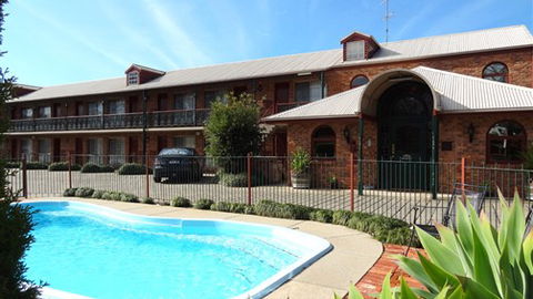 Hermitage Motor Inn - QLD Tourism 3