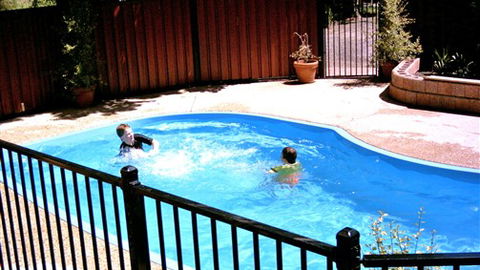 Castlemaine Central Cabin & Van Park - QLD Tourism 1