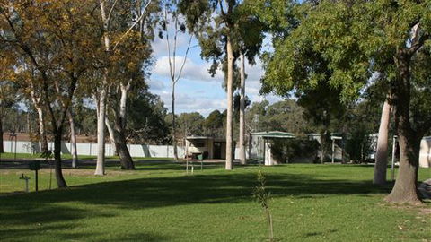 Lake Fyans Holiday Park - Queensland Tourism 5
