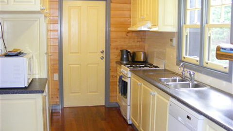Belfast Cottages - QLD Tourism 1