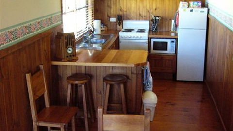 Sanctuary Park Cottages - QLD Tourism 4