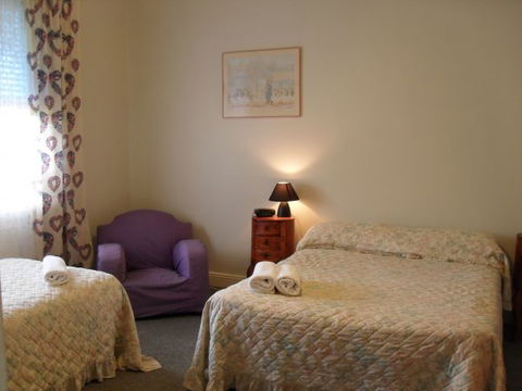 Aaron Cottage - QLD Tourism 1