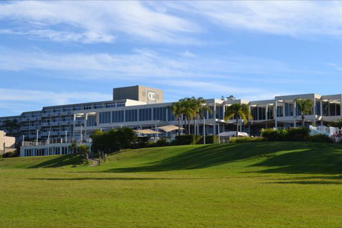 Absolute Beachfront Opal Cove Resort - QLD Tourism 1