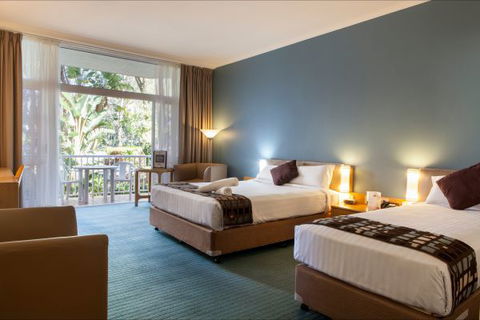 Absolute Beachfront Opal Cove Resort - QLD Tourism 3