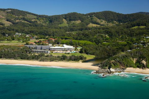Absolute Beachfront Opal Cove Resort - QLD Tourism 5
