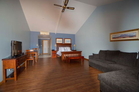 Eldee Station Accommodation, Caravan And Campsites - QLD Tourism 7