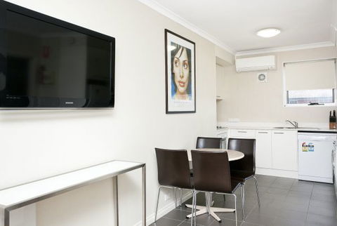 Forrest Hotel And Apartments - QLD Tourism 1