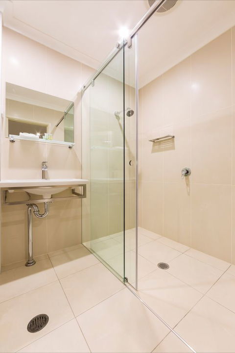 Forrest Hotel And Apartments - QLD Tourism 3