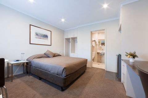 Forrest Hotel And Apartments - QLD Tourism 6
