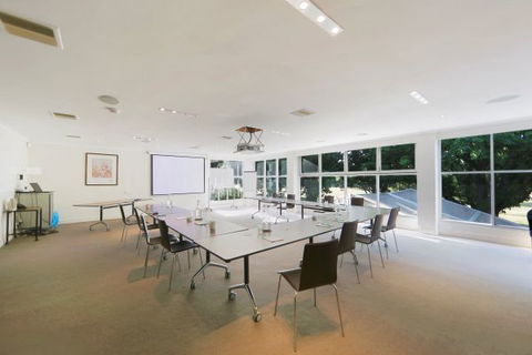 Forrest Hotel And Apartments - QLD Tourism 9