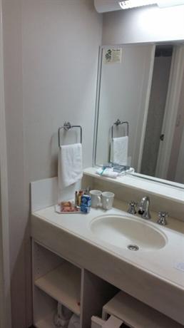 Beachcomber Hotel And Conference Centre - QLD Tourism 0