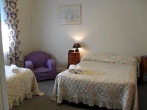 Aaron Cottage - QLD Tourism 0