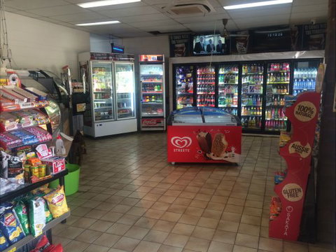 Mataranka Roadhouse And Cabins - QLD Tourism 3