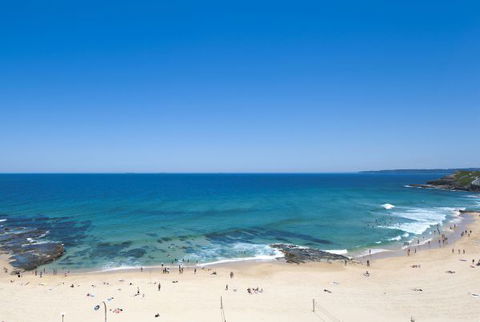 Quality Hotel NOAHS On The Beach - QLD Tourism 1