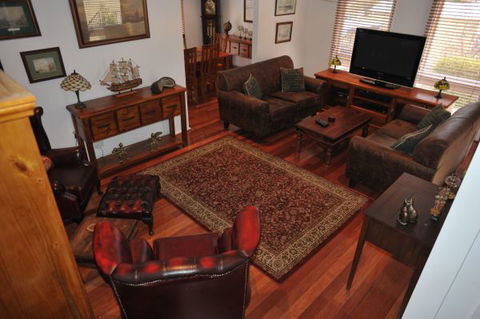 The Pommy Tree Bed And Breakfast - Queensland Tourism 1