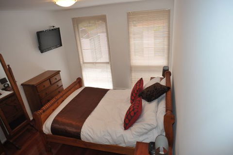 The Pommy Tree Bed And Breakfast - Queensland Tourism 2