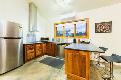 Alpine Edge Accommodation - QLD Tourism 2