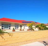 Christies Cottage for holidays and relocations. - QLD Tourism
