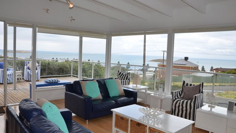 Beach Bliss - Victor Harbor - Queensland Tourism 0