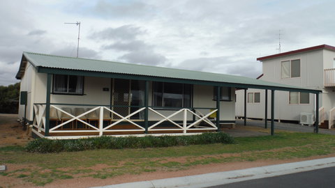 Beach Escape - Queensland Tourism 0