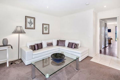 Phoenix House - Ballarat Townhouses - QLD Tourism 1