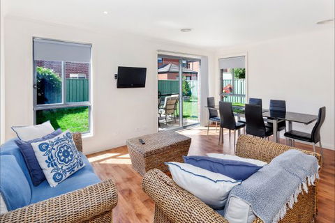 Phoenix House - Ballarat Townhouses - QLD Tourism 3