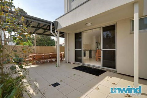 Unwind At 7 At 141 Apartments Victor Harbor - Queensland Tourism 3