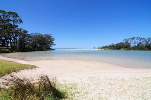 Aqua Leaf Apartment - QLD Tourism 11