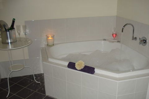 Auburn Pavilions - QLD Tourism 3