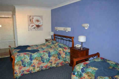 Cameo Inn Motel - Queensland Tourism 3