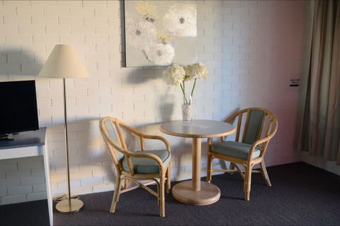 Cameo Inn Motel - Queensland Tourism 4