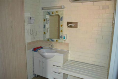 Cameo Inn Motel - Queensland Tourism 7