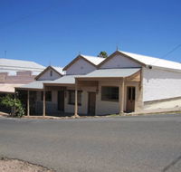 Carmines Antiques and Accommodation - QLD Tourism