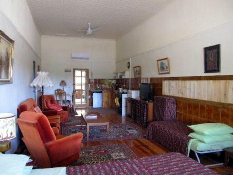 Carmines Antiques And Accommodation - QLD Tourism 1