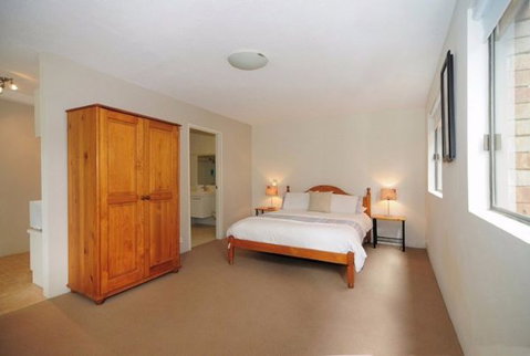 Aqua Leaf Apartment - QLD Tourism 6