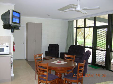 Myrtleford Masonic Units - QLD Tourism 1