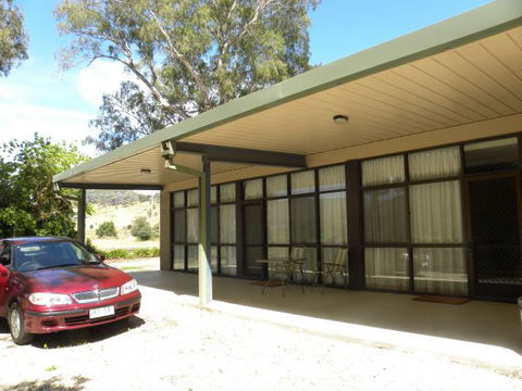 Myrtleford Masonic Units - QLD Tourism 3