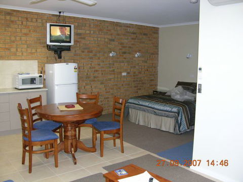 Myrtleford Masonic Units - QLD Tourism 4