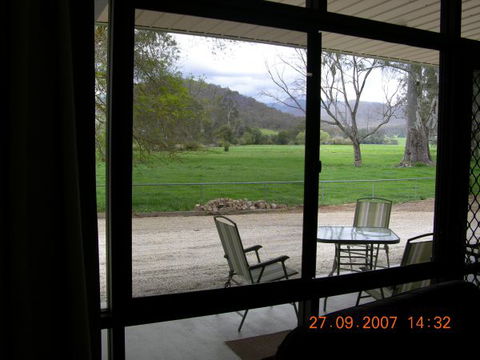 Myrtleford Masonic Units - QLD Tourism 6