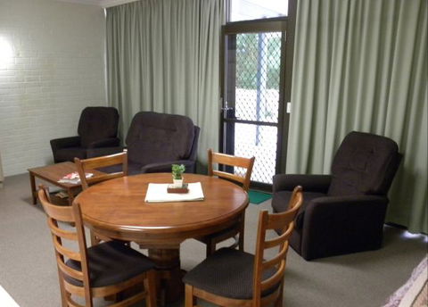 Myrtleford Masonic Units - QLD Tourism 8