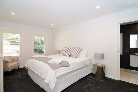Aqua Leaf Apartment - QLD Tourism 8