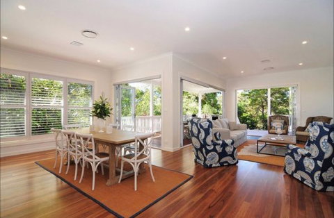 Aqua Leaf Apartment - QLD Tourism 9