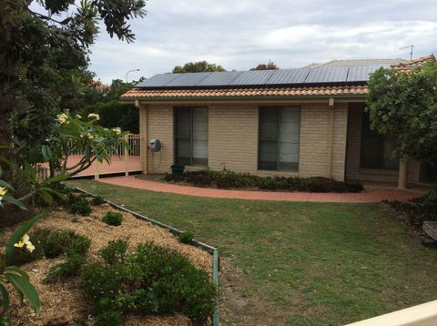Beachside Way Dog Friendly Holiday House - Queensland Tourism 0
