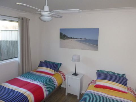 Beachside Way Dog Friendly Holiday House - Queensland Tourism 4