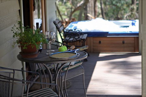 Mirkwood Forest Self-Contained Spa Cottages - QLD Tourism 1