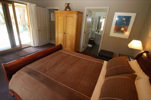 Mirkwood Forest Self-Contained Spa Cottages - QLD Tourism 3