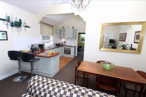 Mirkwood Forest Self-Contained Spa Cottages - QLD Tourism 7